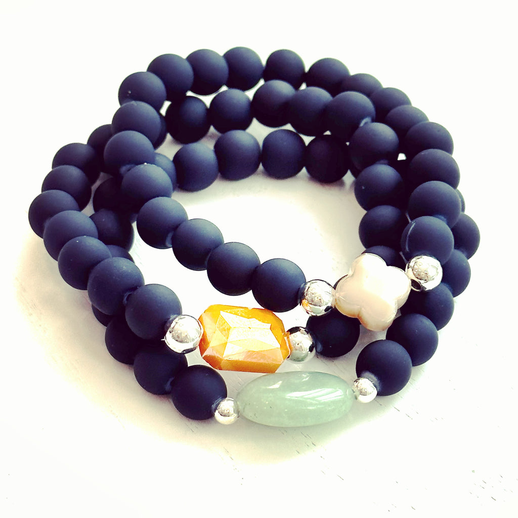 NAVY MATTE BEADED BRACELET WITH CENTER BEAD CHARM